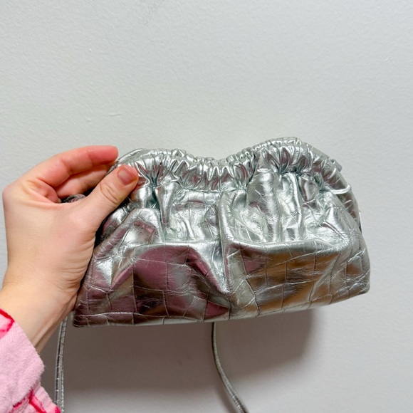 Mansur Gavriel silver metallic cloud clutch convertible shoulder bag holiday - Picture 6 of 15